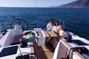 The Sun Odyssey 469 provides a large and spacious cockpit for eating or simply relaxing. Image courtesey & with permission of Chantiers Jeanneau S.A.